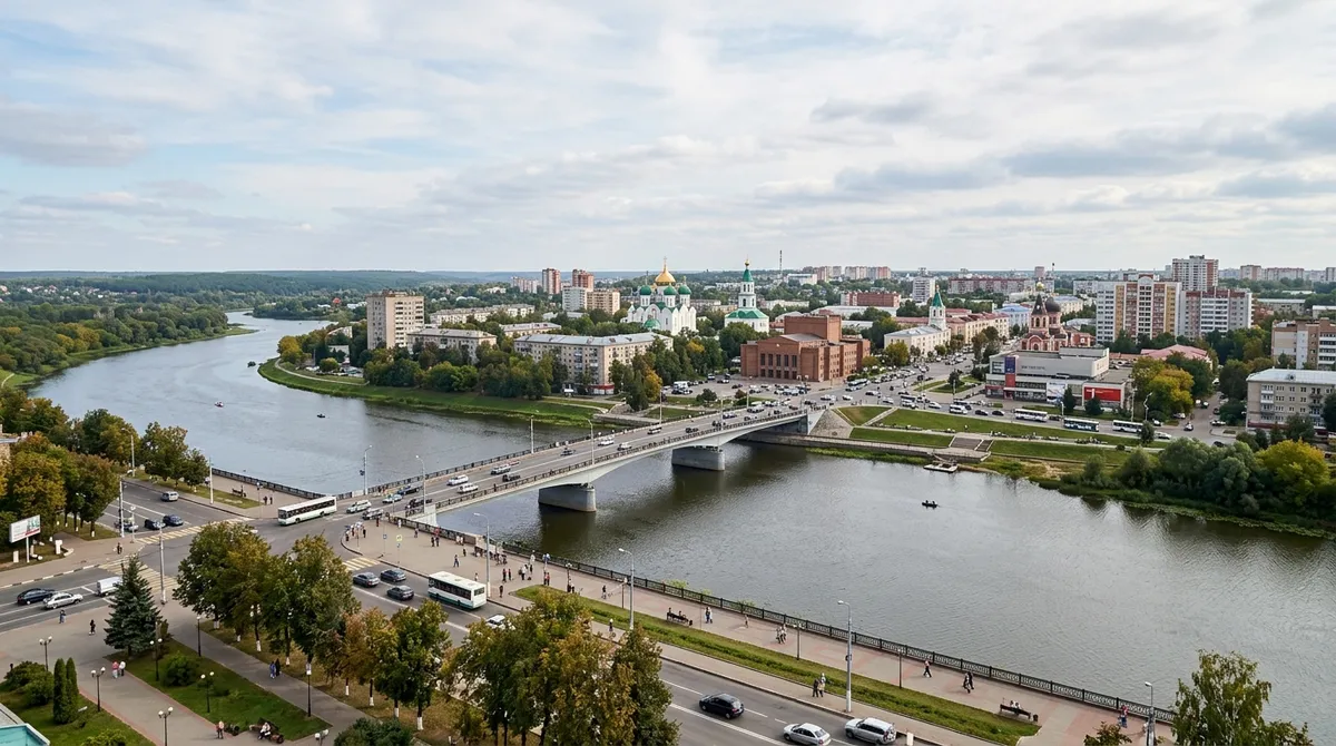 Панорама Брянска с рекой Десной и центром города